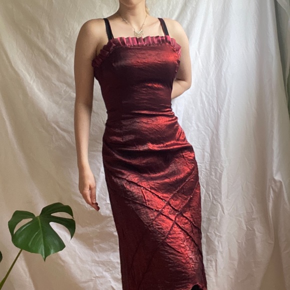 red 90’s high low evening dress - Picture 4 of 4